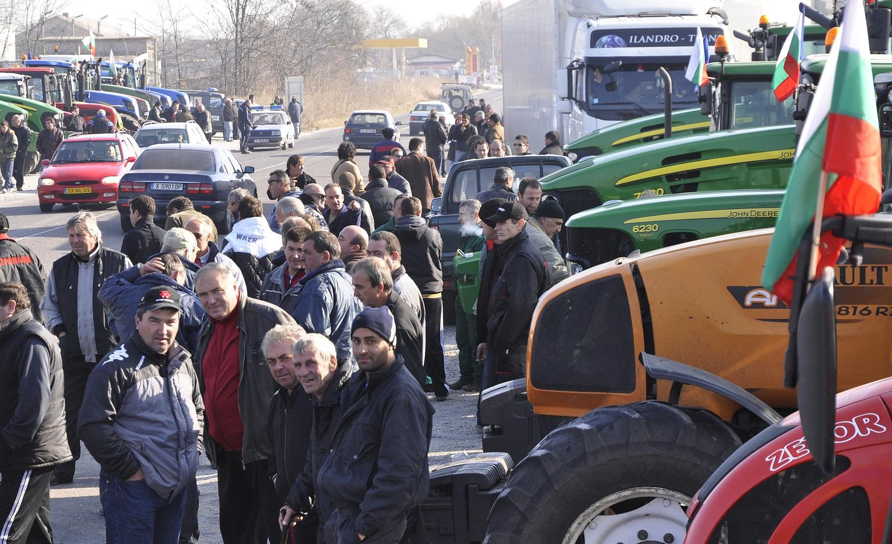 Земеделците продължават ефективните протести 