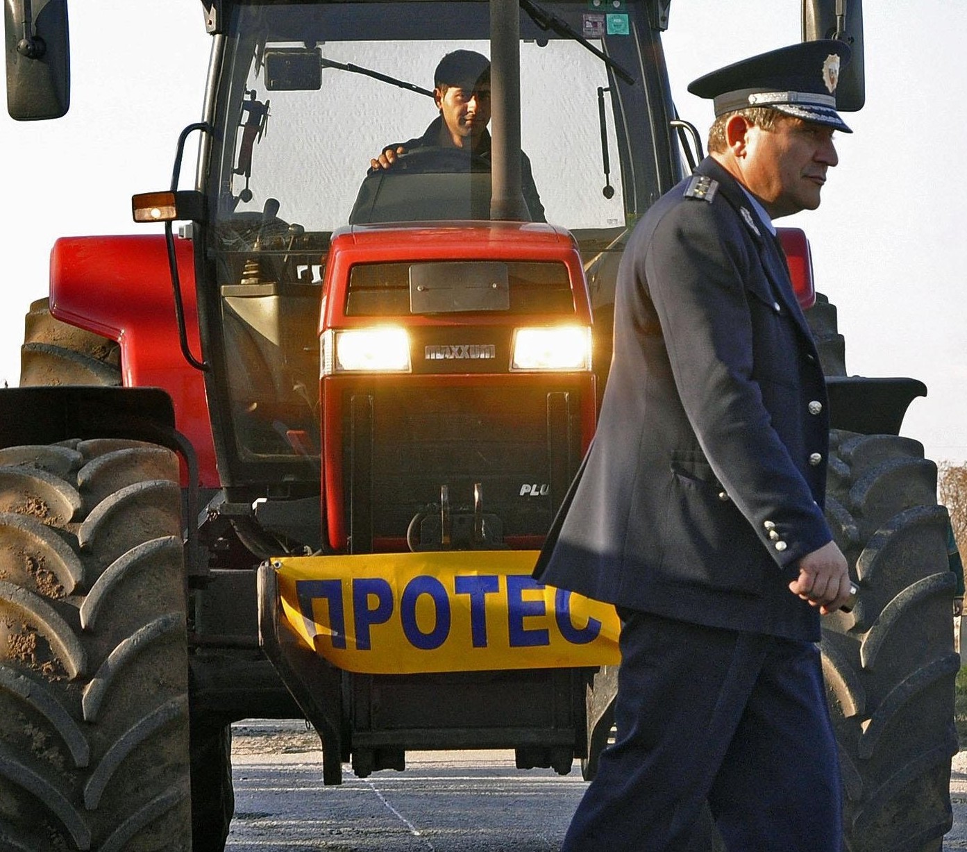 500 трактора щурмуват София