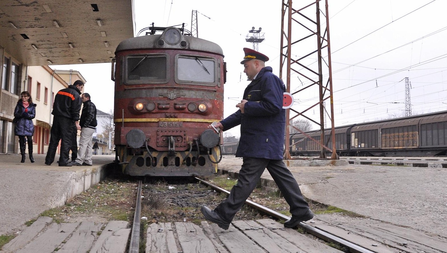 Стачката в БДЖ продължава