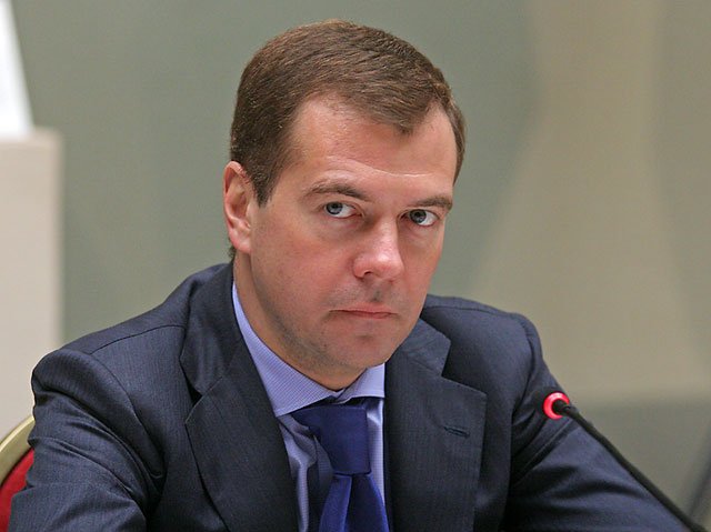 Медведев: Решенията на европарламента не означават нищо за мен