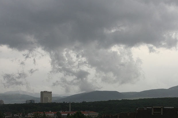 Облачно време и утре