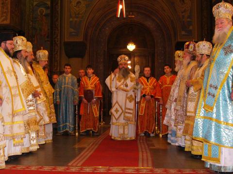 Половината духовници в Синода били агенти