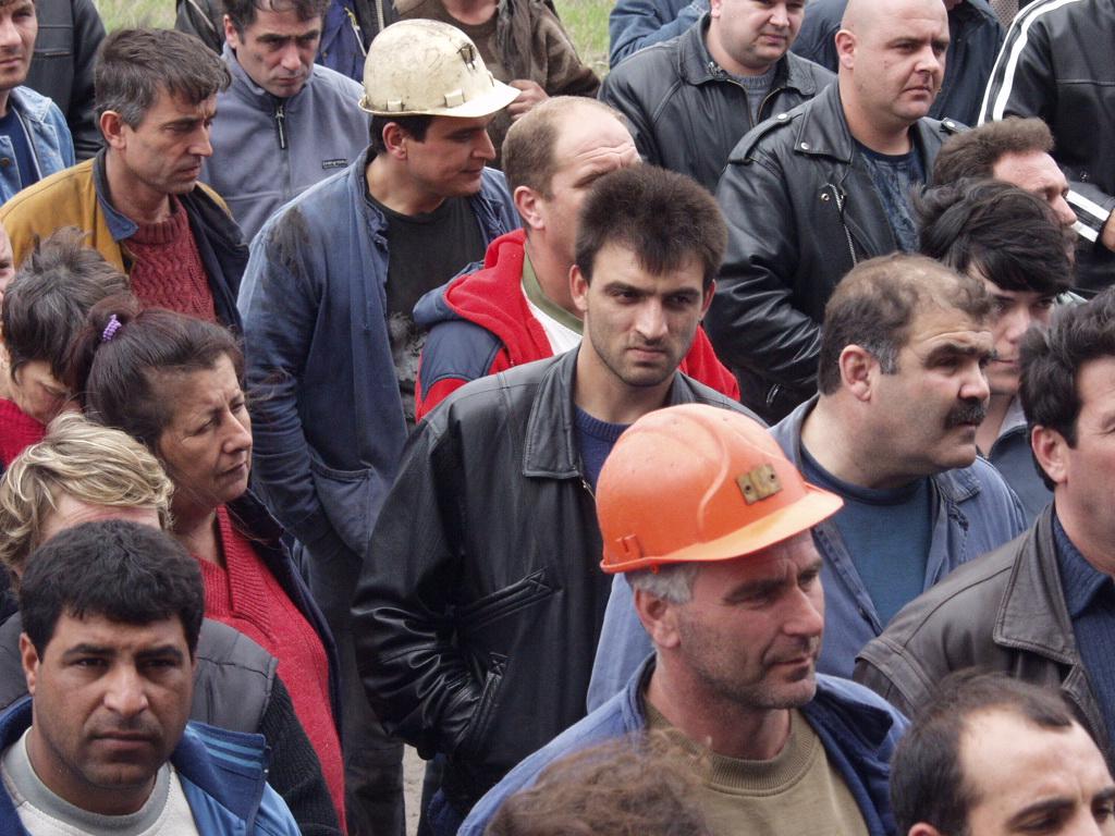 50 миньори напуснаха работа в Мадан