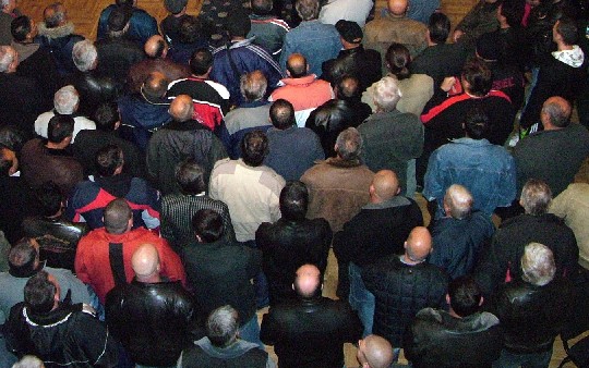 Един от трима в България работи