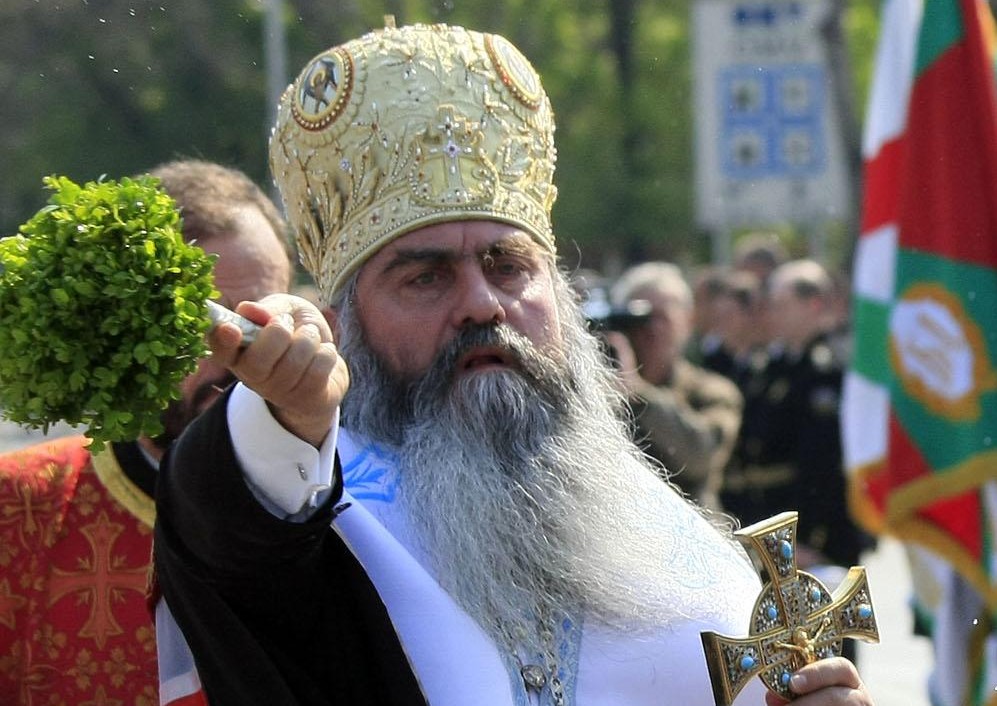 Варненският владика Кирил прави резиденция в двора на митрополията