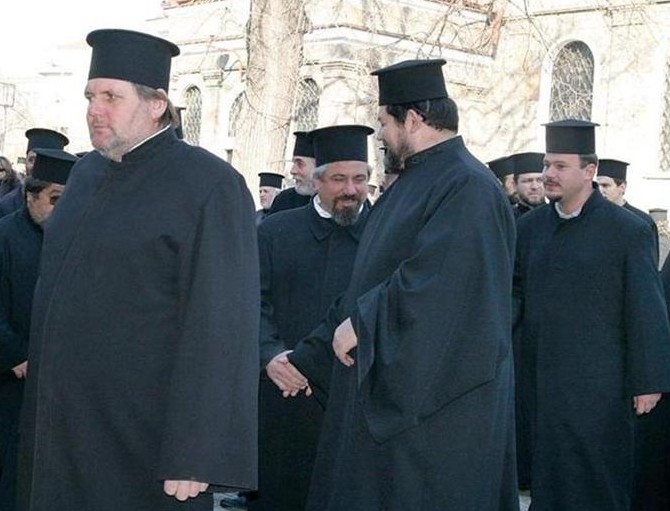 Свещеници вдигнаха бунт срещу агентите
