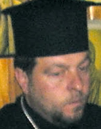Свещеник стана бодигард
