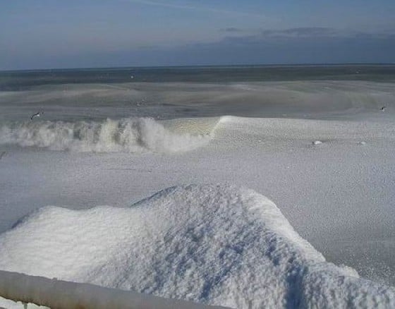 Черно море замръзва