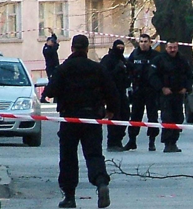 Арестуваха вандал, потрошил три коли 