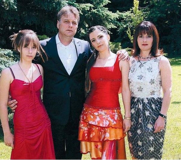 Жени Живкова фалира