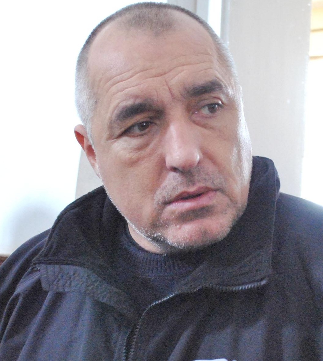 Премиерът преряза лентата на автозавода в Ловеч