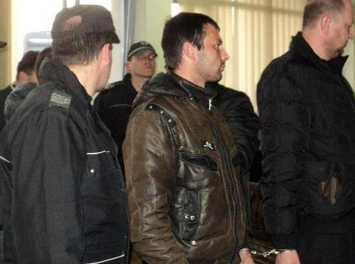 Полицай май пропял, че се готви арест на наркогрупа