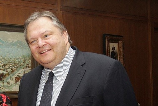 Гърците приеха закон за замяната на дълга
