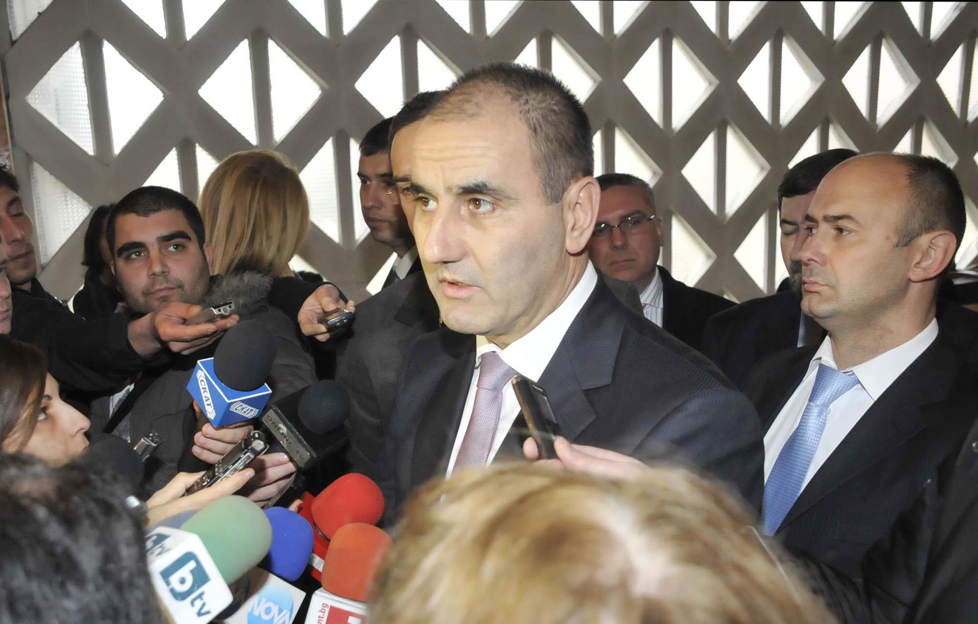 Цветанов: Дъмбела е посегнал на Багата 