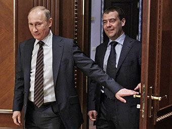 Не е за вярване какъв армаган получи Путин и с каква визия се появи Медведев