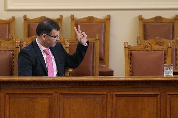 Управляващите въвеждат нов ред за заплатите и бонусите 