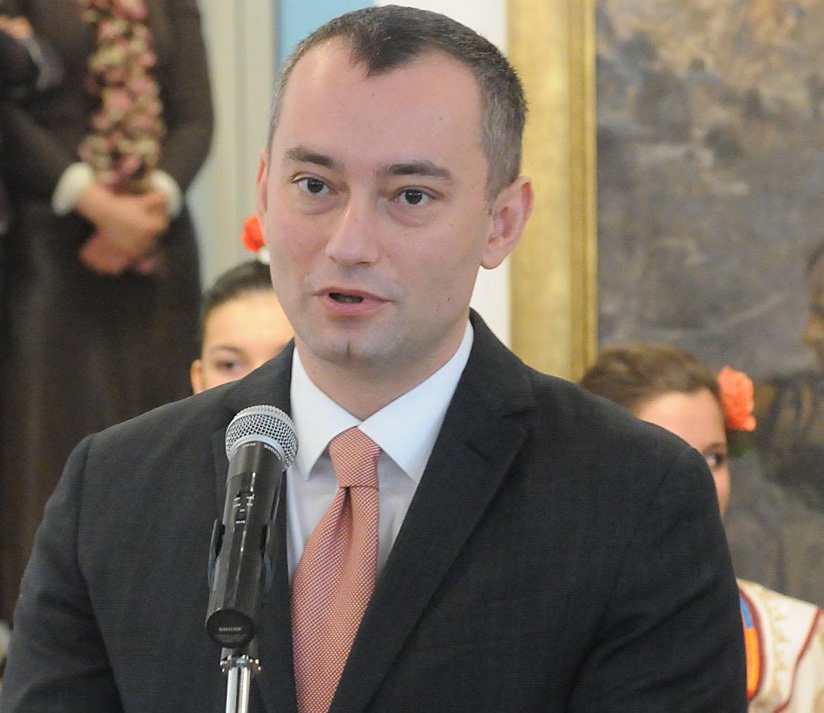 Николай Младенов: Да не се поддаваме на румънския гаф 
