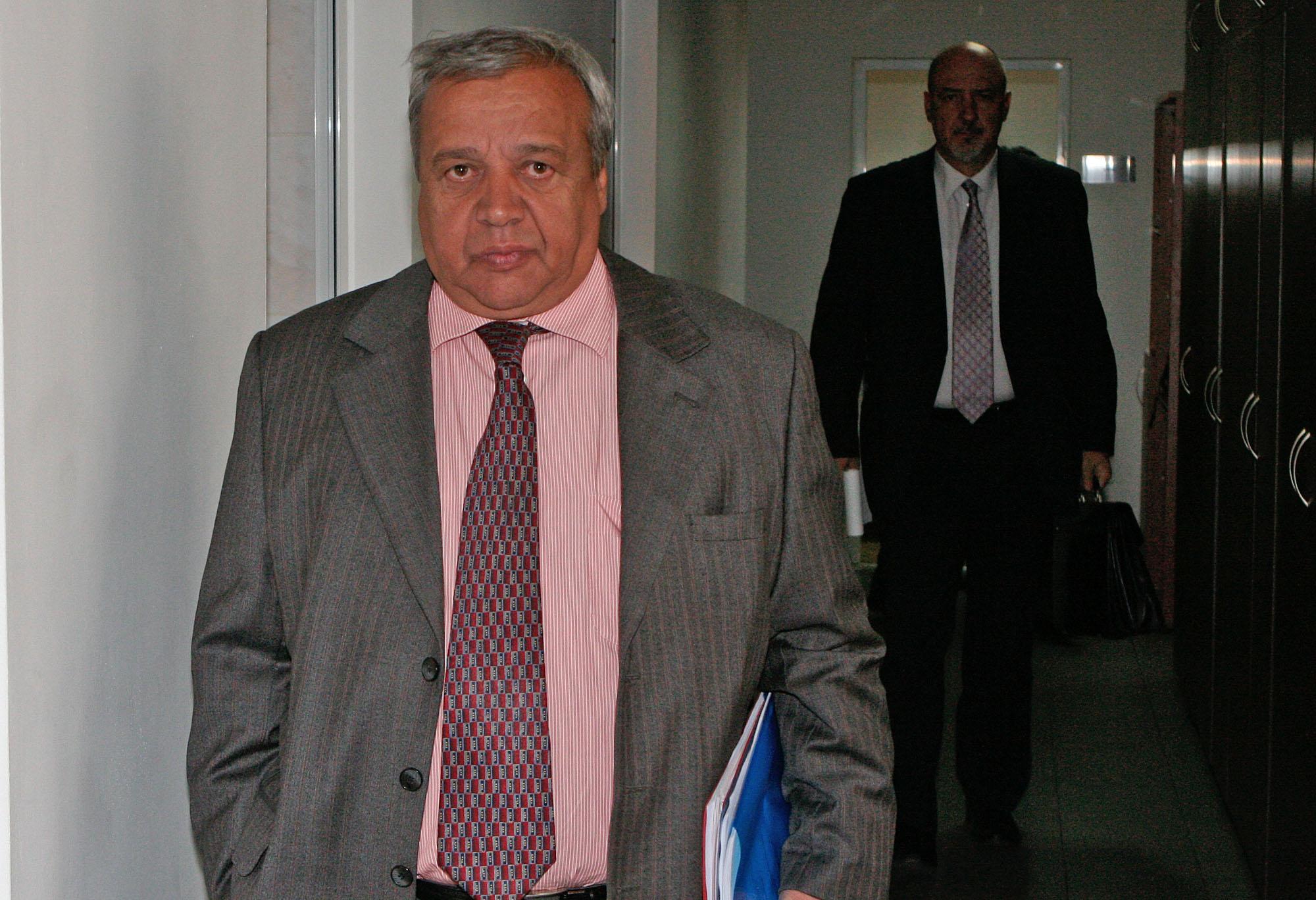 Прокуратурата погва Валентин Захариев 