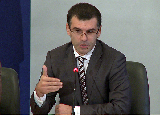 Министерство на финансите мести милиарди на тъмно