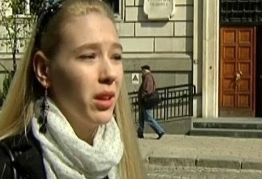 Бездомни псета наръфаха момиче пред Столична община