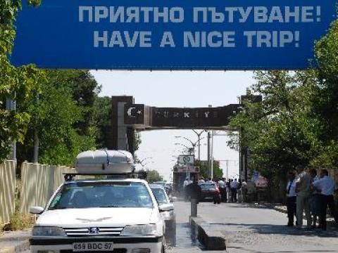 Над 20 000 българи избягаха в Гърция