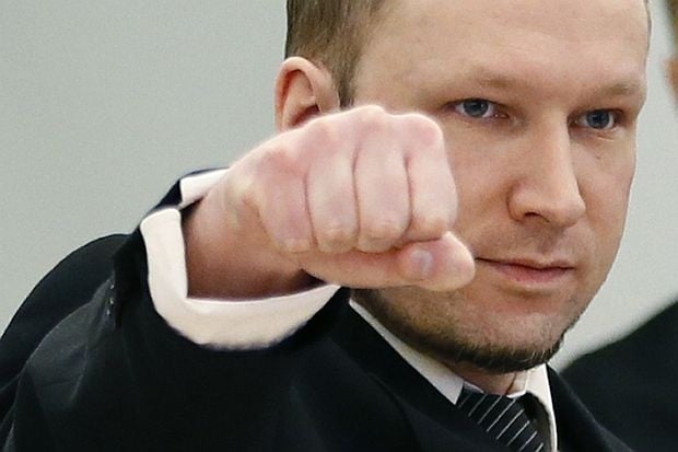 Брайвик се извини за „невинните жертви” в Осло