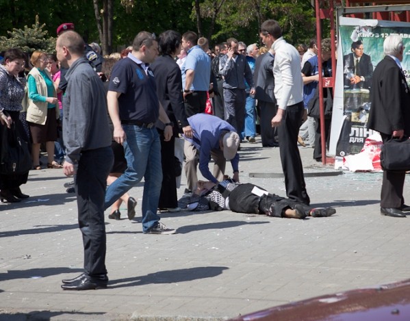 Първи загинал в Днепропетровск, армията плъзна из улиците