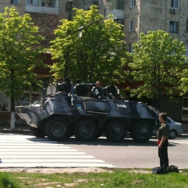 Първи загинал в Днепропетровск, армията плъзна из улиците