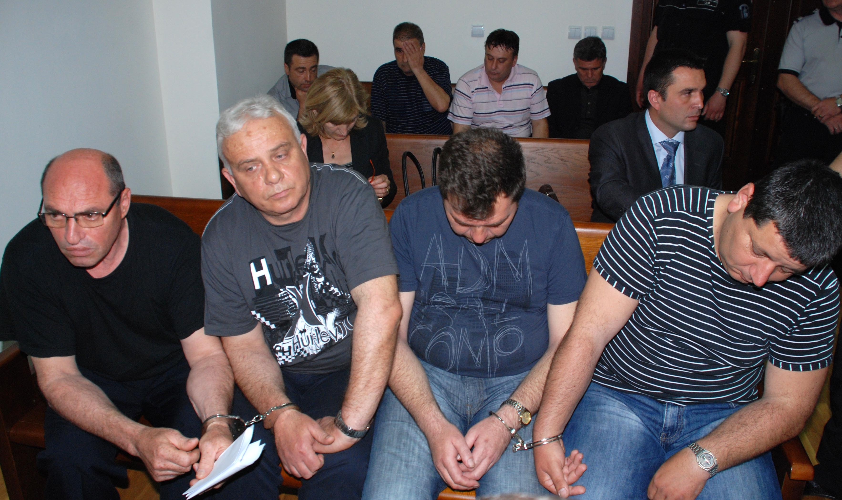 Четирима от задържаните митничари остават в ареста