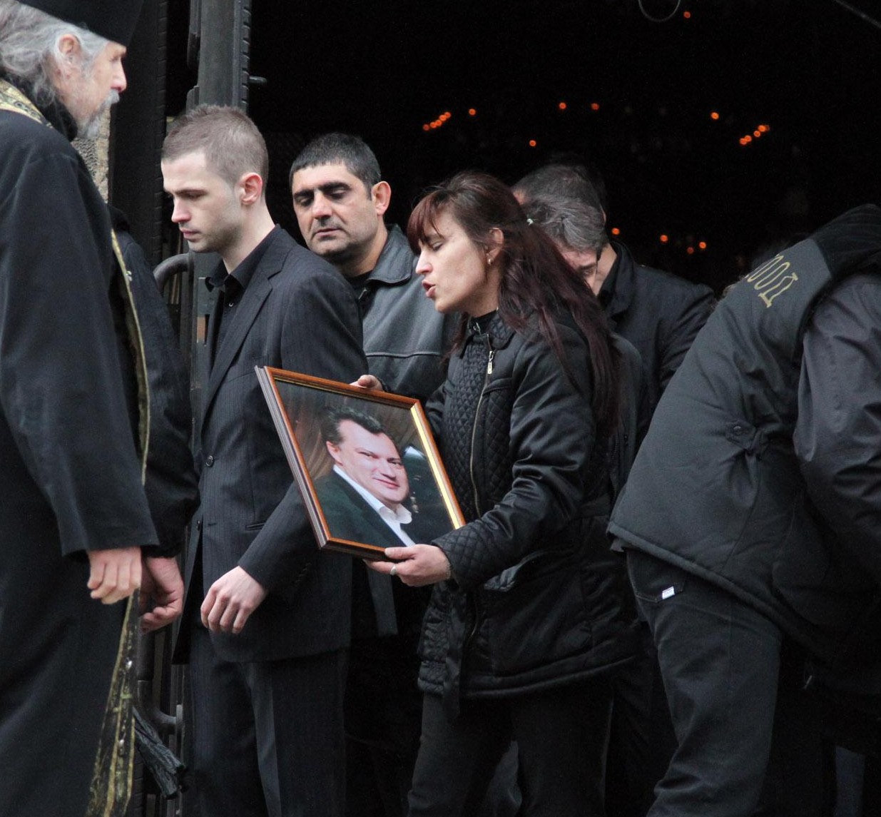 Няма да погребат Ева Михова в гробницата на съпруга й