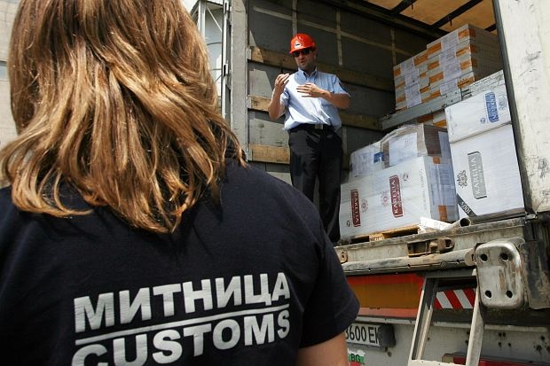 Търсят се началници за митниците в Кулата и Логодаш