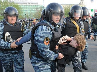 Стотина задържани в Москва са получили “честитки”  за армията