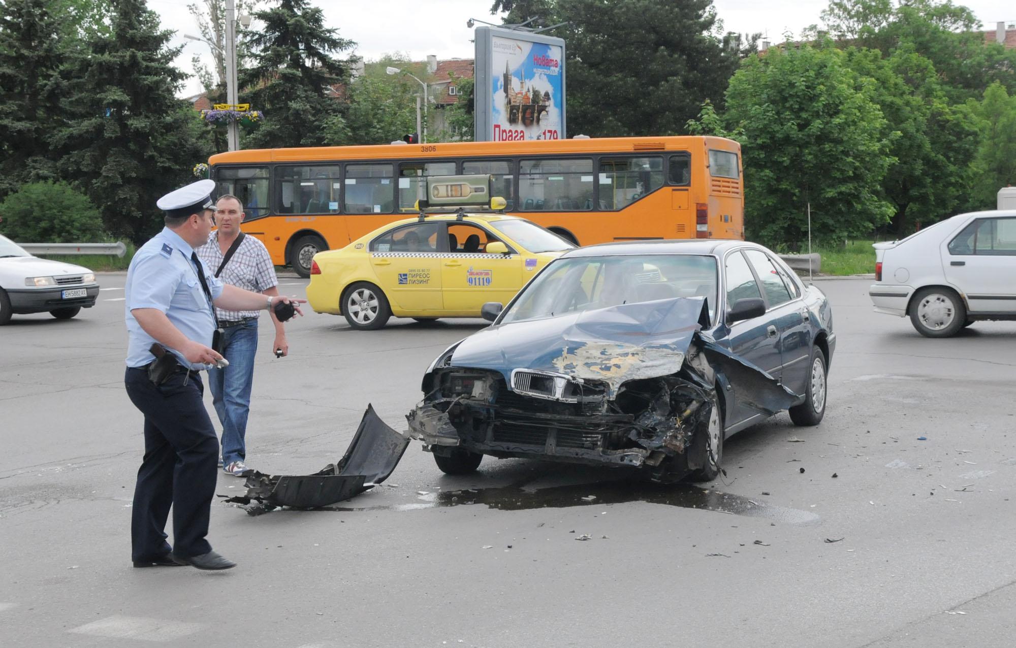Пришиват ръката на пострадалия моторист (снимки)