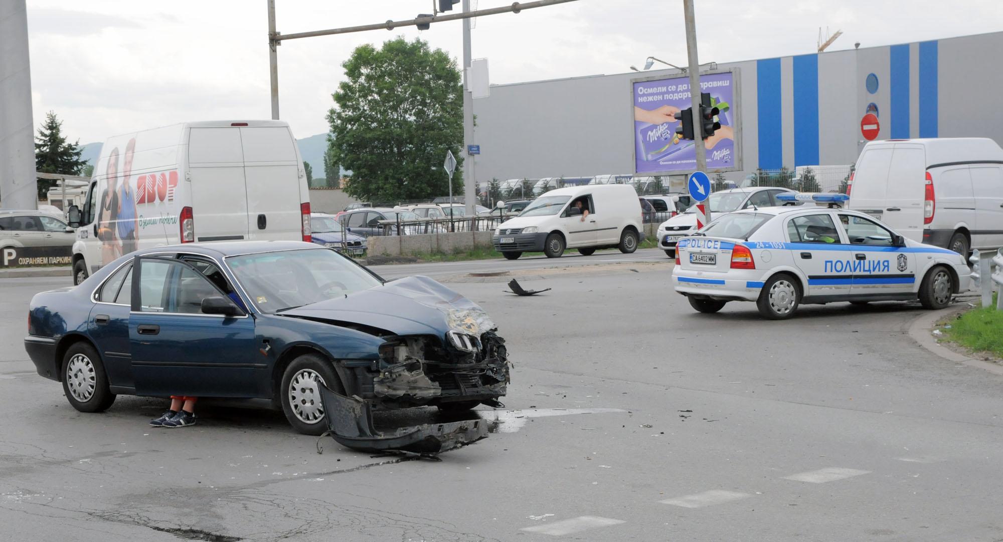 Пришиват ръката на пострадалия моторист (снимки)