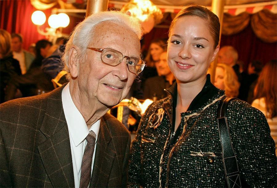 Умря легендарен актьор, женен за невръстната си племеница