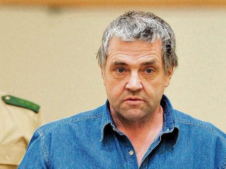 Вуйчо удуши и закла невръстни племенички заради наследство