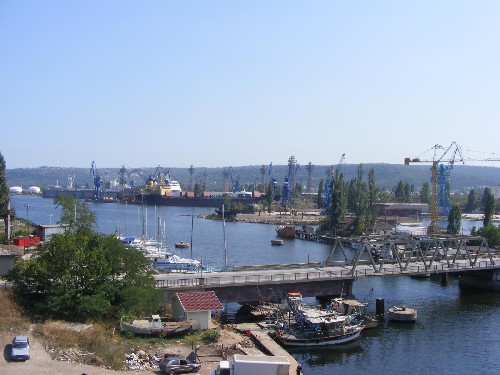 Охранител блудства с англичанка под Аспаруховия мост