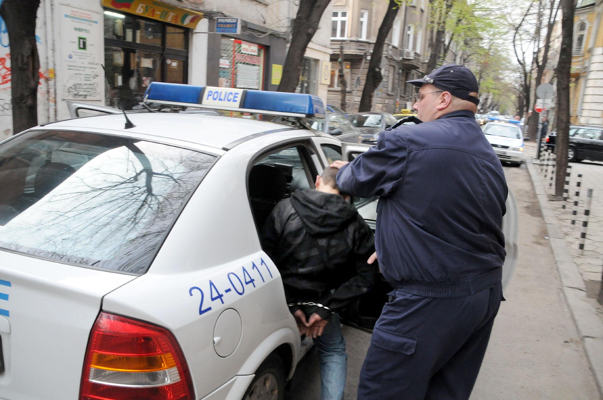 Спипаха непълнолетен автокрадец