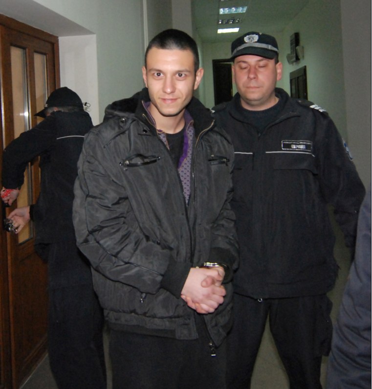 Фашизиран тип съжалява, че няма калашник, за да изтреби циганите