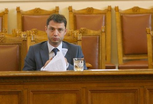 Печатна грешка вдигнала цената на тока 