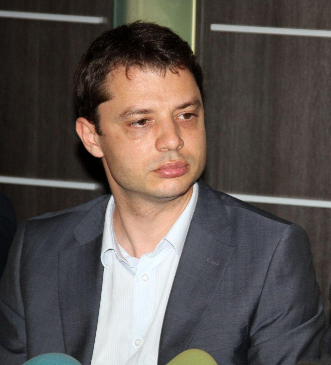 Делян Добрев: Рано е за оценка на замразените цени