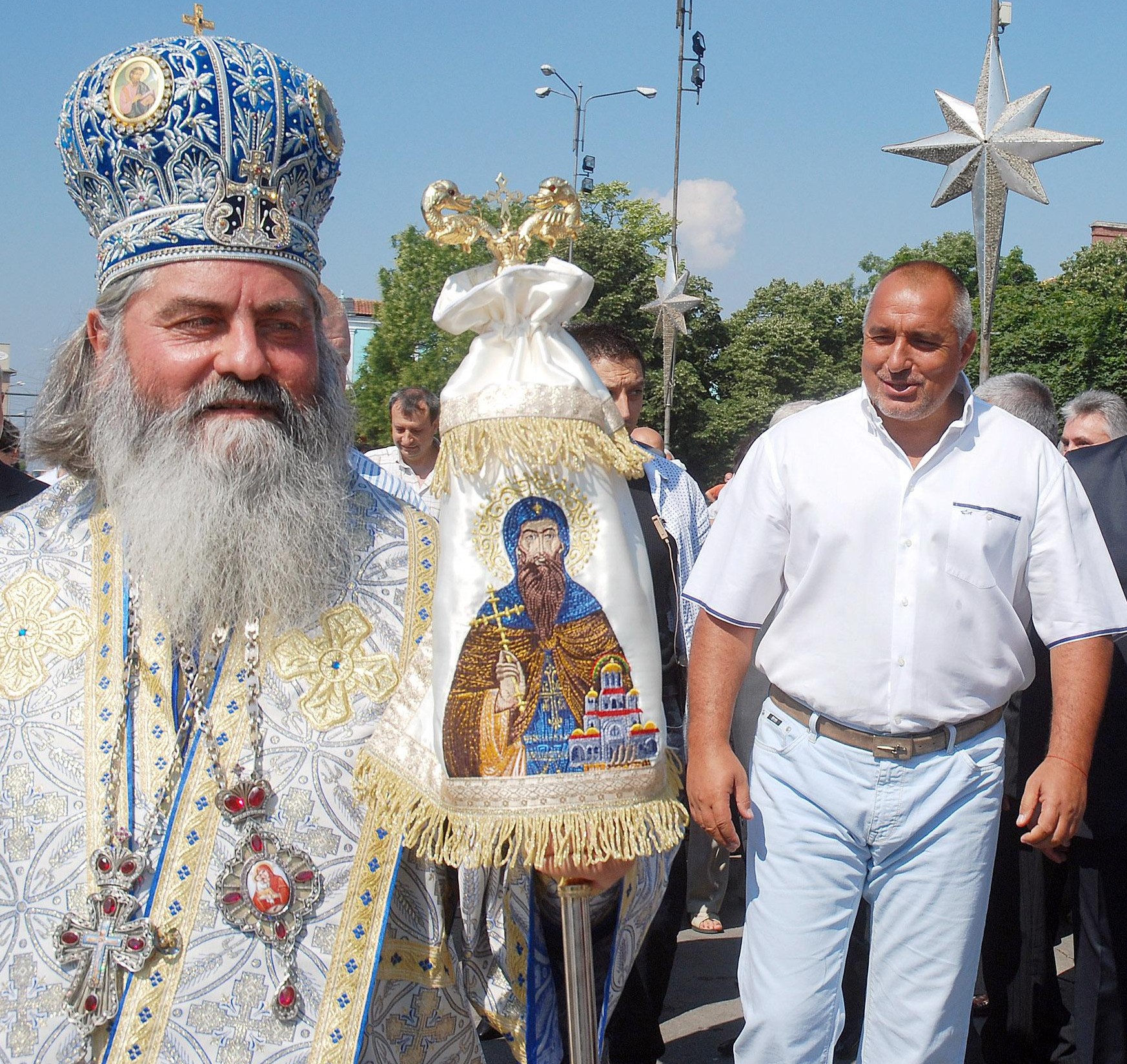 Владика кани Бойко на мач