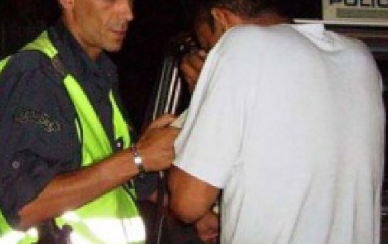 Пиян шофьор се кара с полицаи, отказва да даде кръвна проба