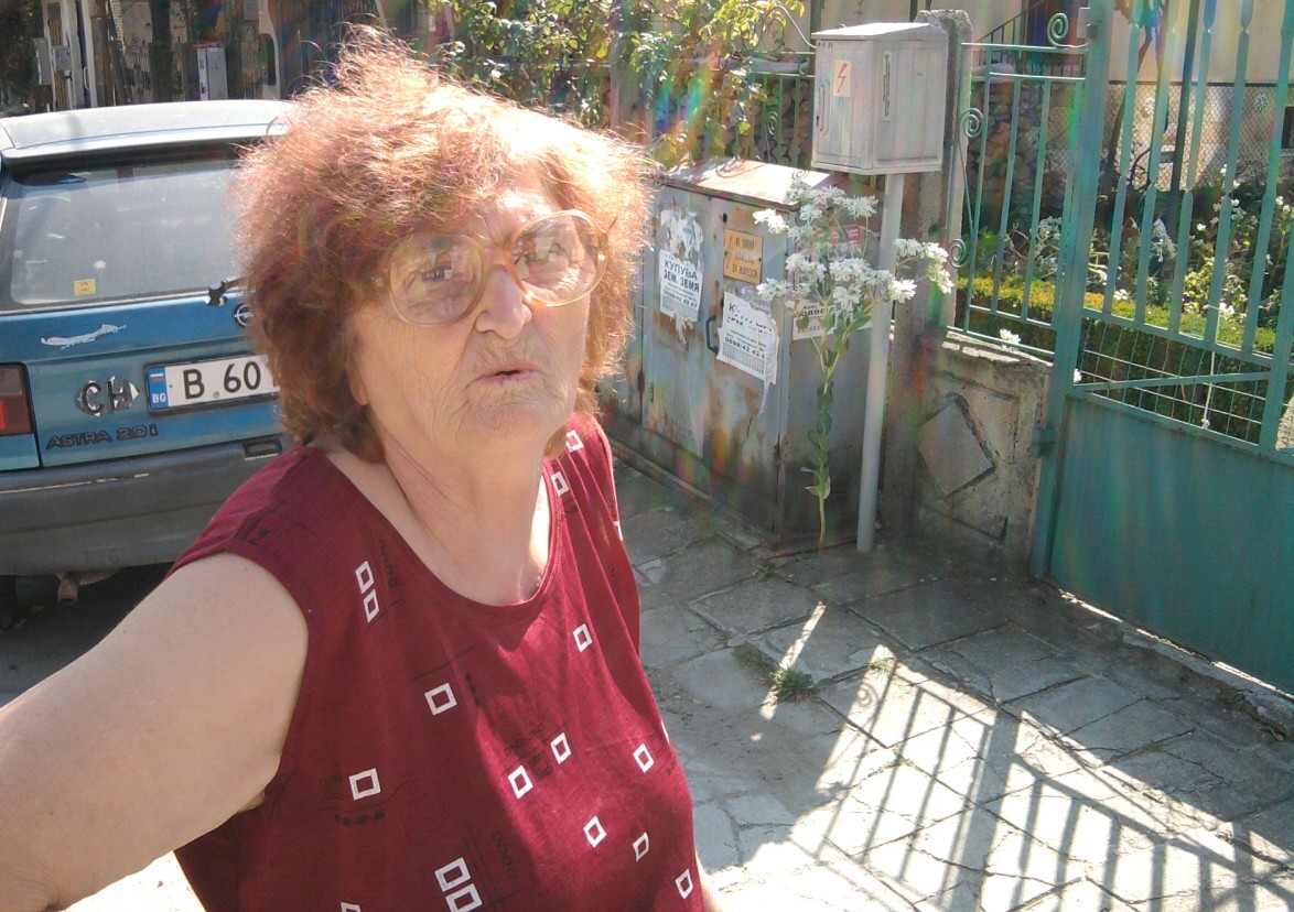 Черна прокоба в дома на Женя - 5 трупа за "година и нещо" (ЕКСКЛУЗИВНА ГАЛЕРИЯ)