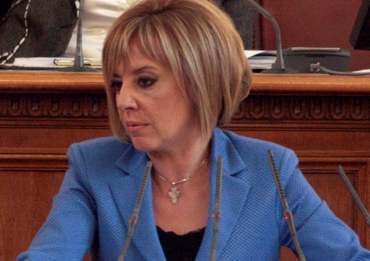 Мая Манолова: Писна ми от тази игра на жмичка, при която ние мижим, а министър-председателят се крие