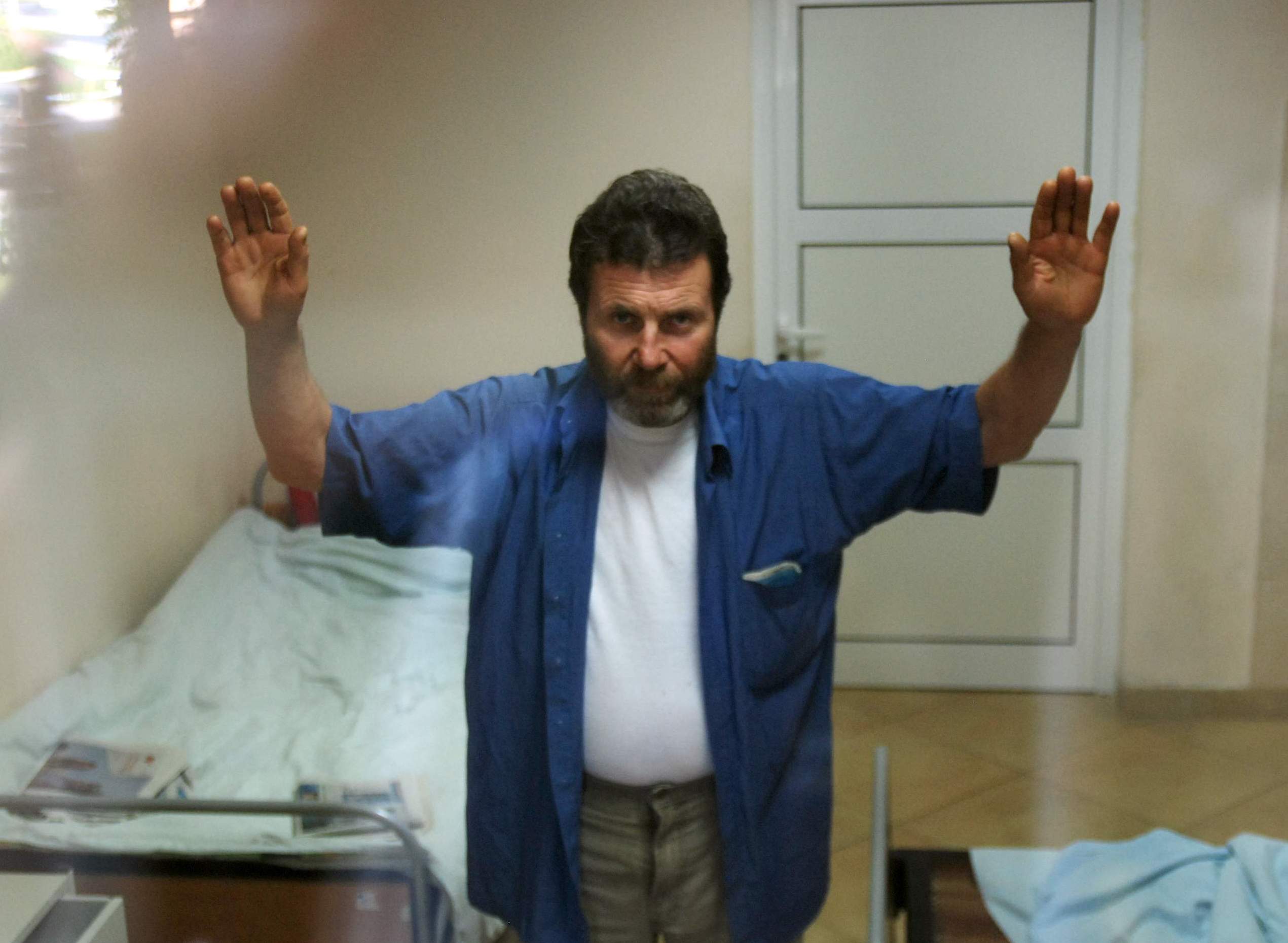 Само в "ШОУ" и БЛИЦ: В репортаж от 2-ра психиатрия нападателят на Цветанов признава - "Зет съм на Сашо Диков" 
