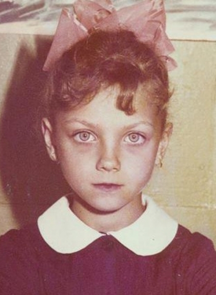 Вижте Емануела като дете