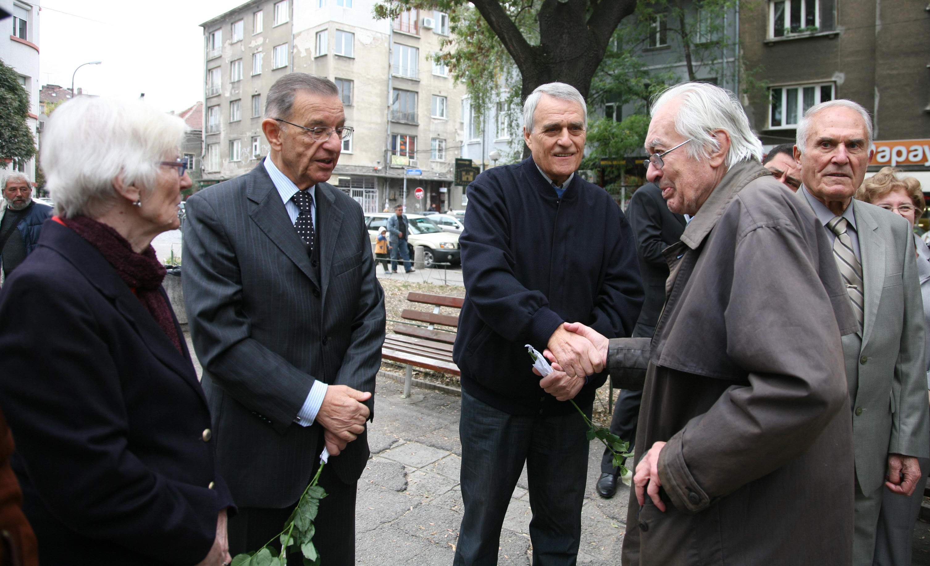 Откриха паметник на Светослав Лучников 
