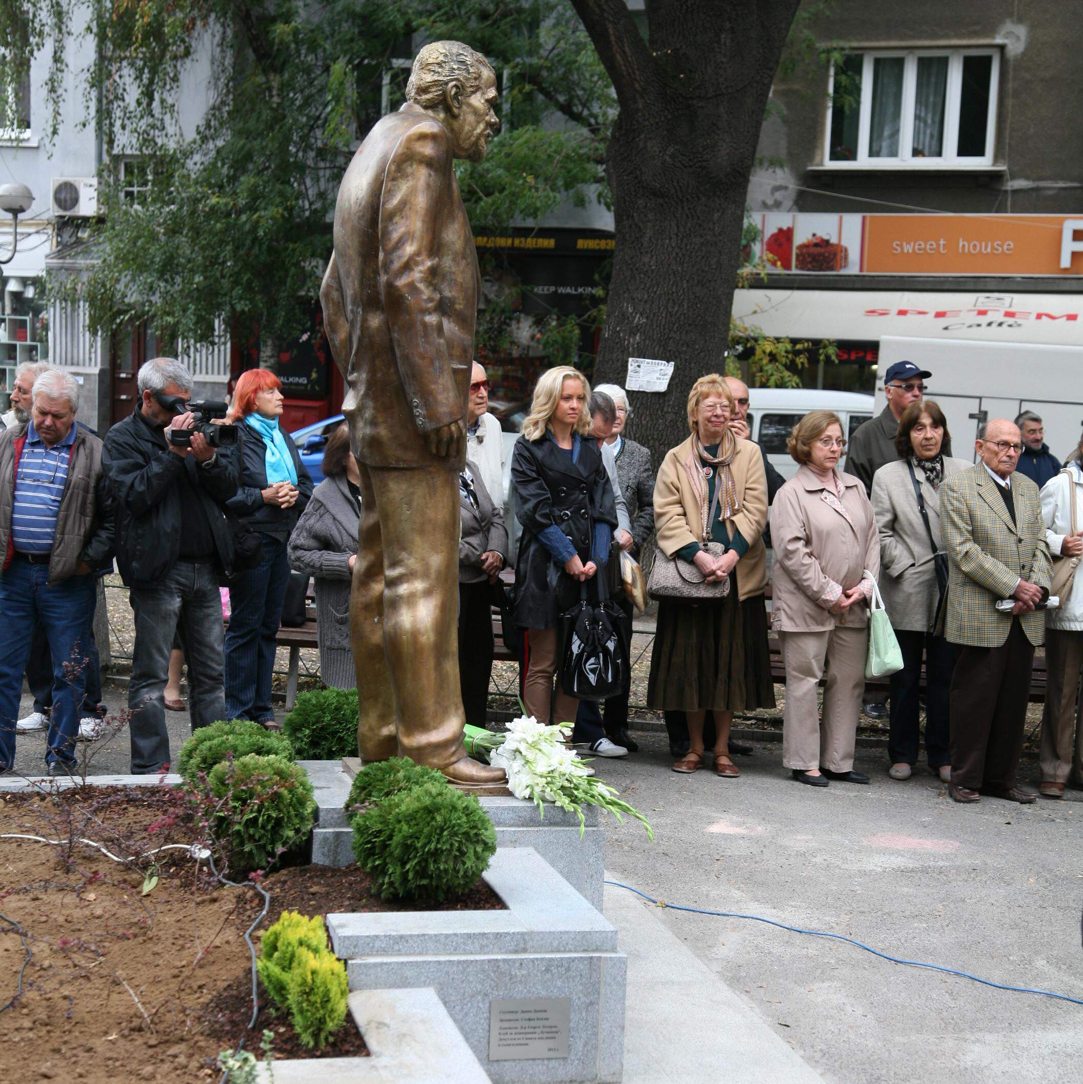 Откриха паметник на Светослав Лучников 