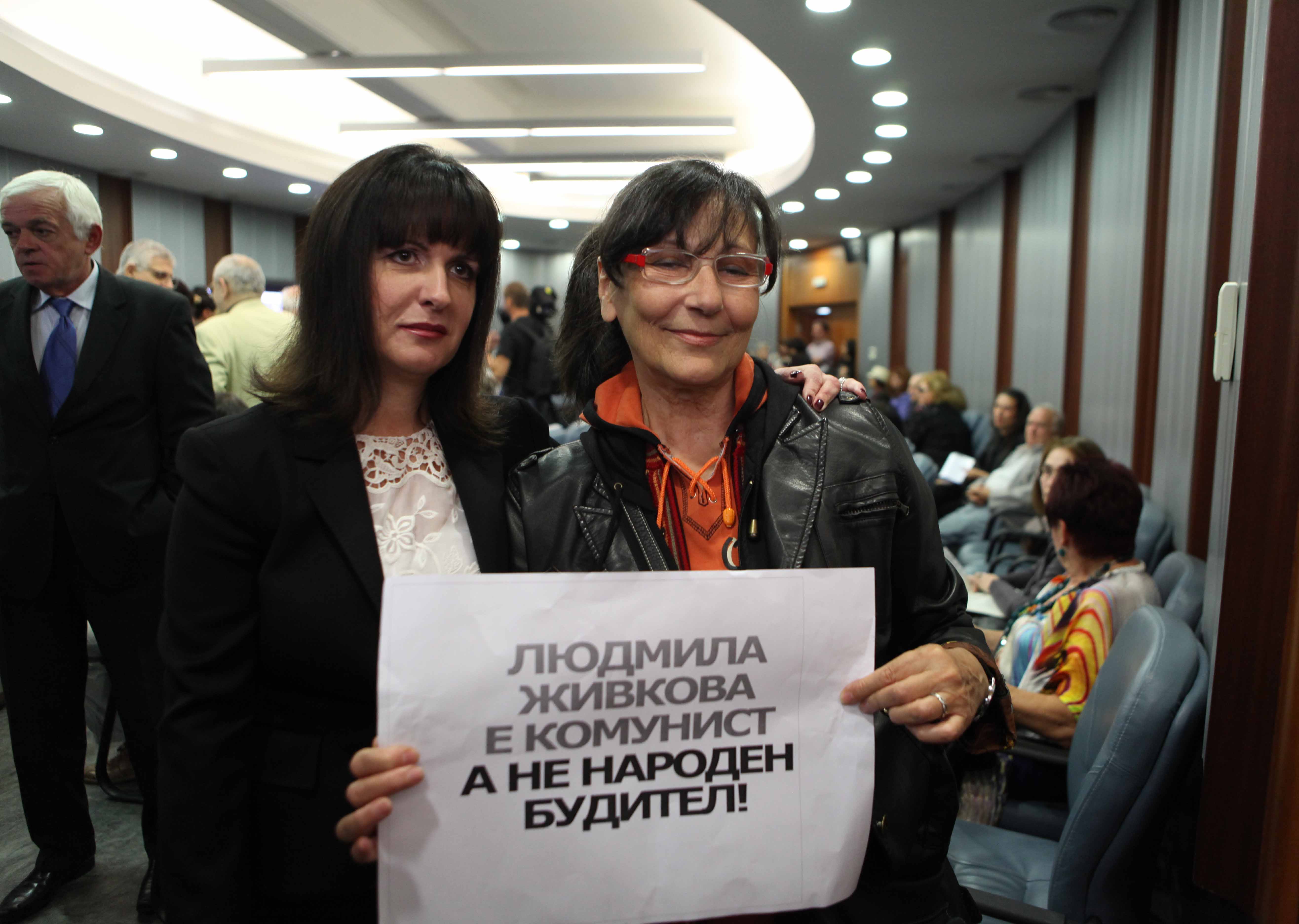Евгения Живкова пред БЛИЦ: Зад протеста срещу майка ми стоят депутати